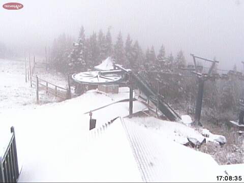 Another Web Cam Snap Shot from Tremblant's Summit today looking N.E. over Lowell Thomas upper off-load zone.