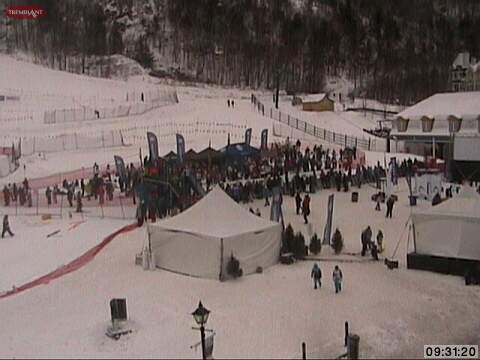 During the day the flow of participants is directed to the Gondola. At night it was up the Flying Mile.
