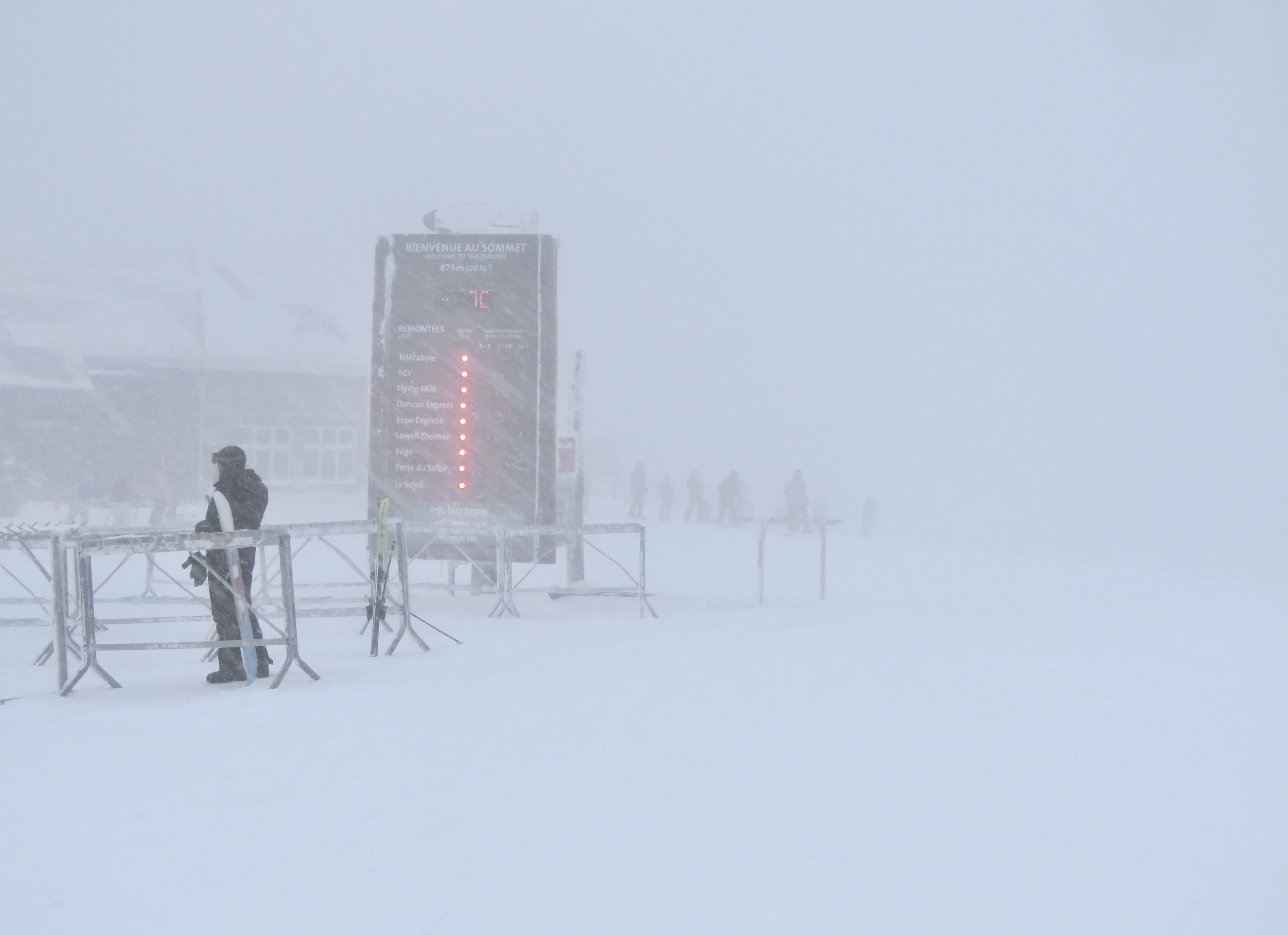 2.3.25.Summit.Apres.Ski.Snowy.Views.Info.Board.At.Minus.7.d.jpg