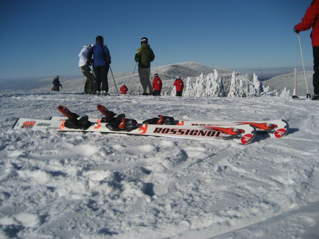 Got to use these quick little 2011 Rossi Hot Rod Skis yesterday... they are a blast to ski on and I'll tell ya all about them later, gotta go ski now...