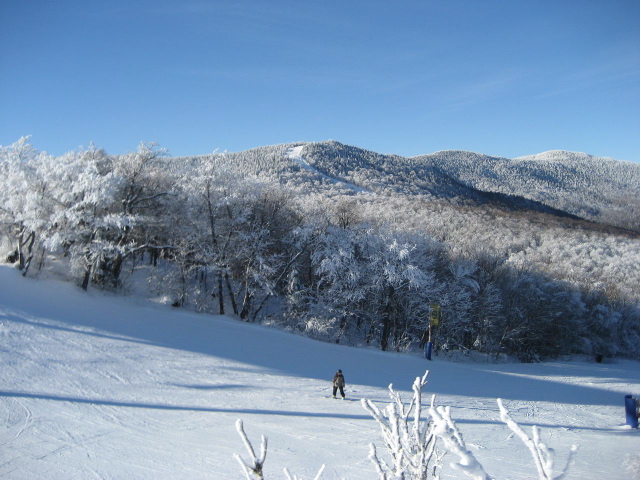 This is what we have been used to, pure white snow over a pure snow base.