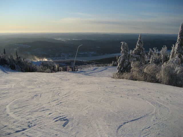 This is what we have been used to, pure white snow over a pure snow base.